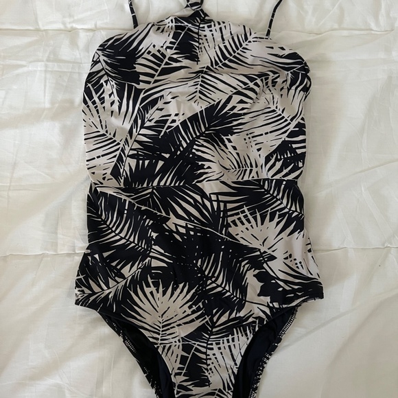 Women's Secret Swimsuit - Picture 3 of 5